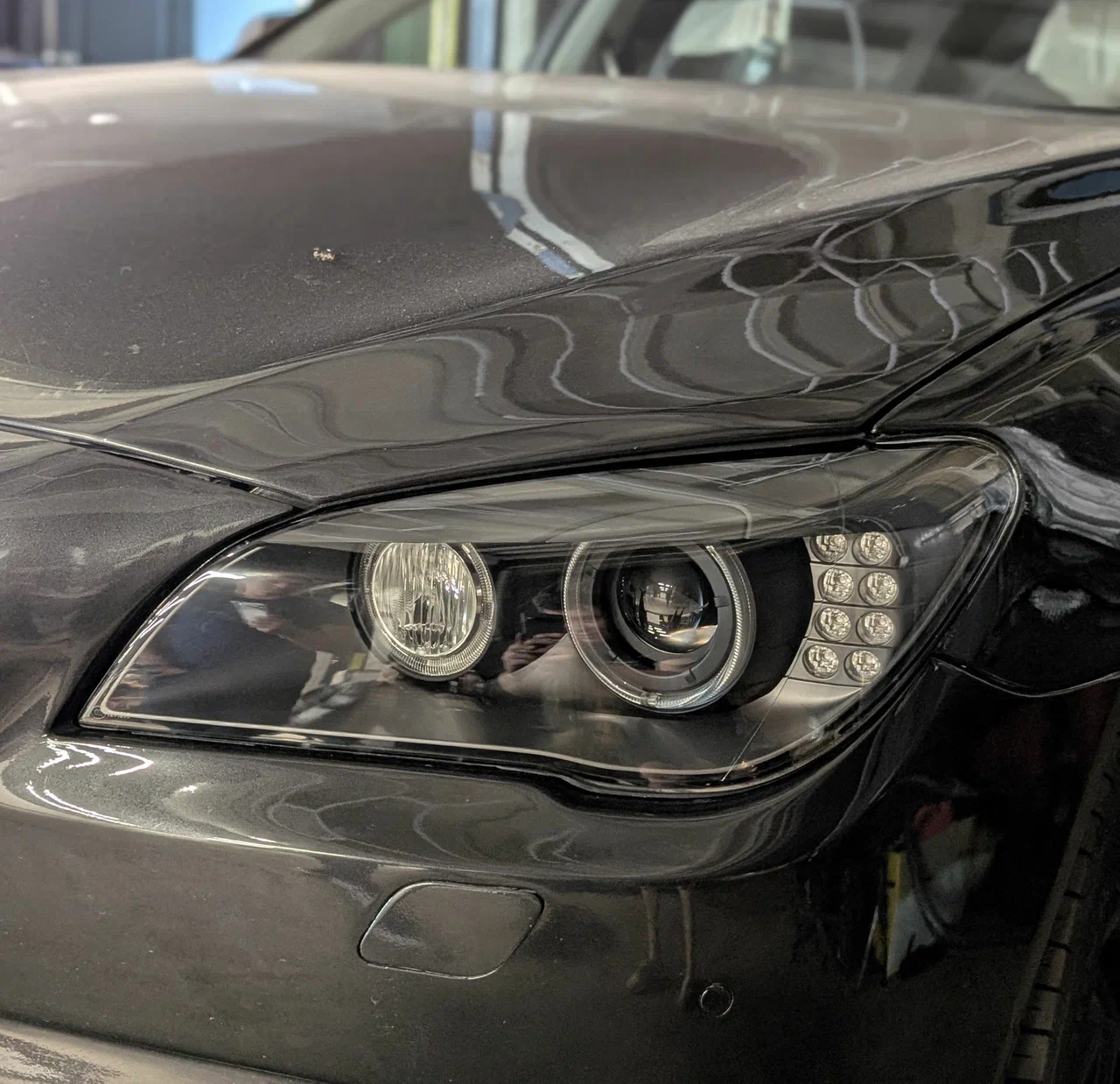 BMW до/после установки Bi-LED линз и Shadow Line в студии автосвета СПб