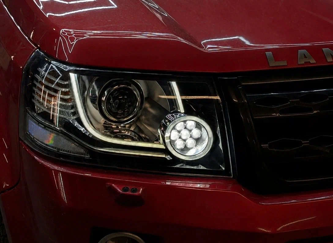 Land Rover Freelander до/после ремонта корпуса фары и установки Bi-LED СПб