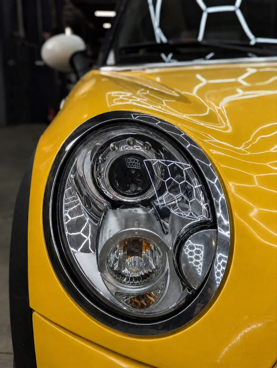 Mini Cooper до/после стайлинга фар и покраски масок СПб