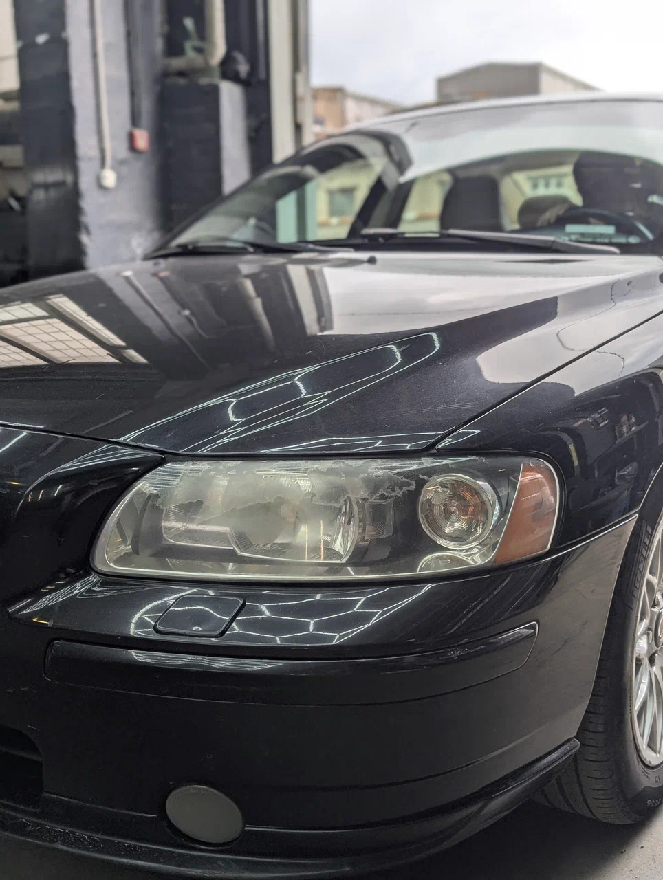 Volvo до/после глубокой полировки и бронирования фар пленкой в СПб